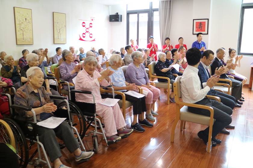 庄闲和游戏乐器爱心捐赠行动——将琴声带进和养临汾养护院