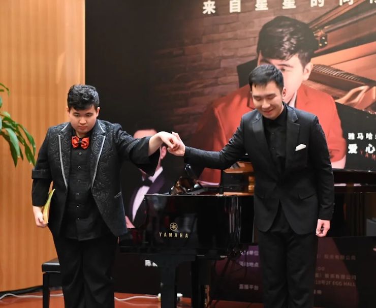 音乐双子星，点亮冬日激情！——庄闲和游戏未来艺术家刘明康爱心公益音乐沙龙