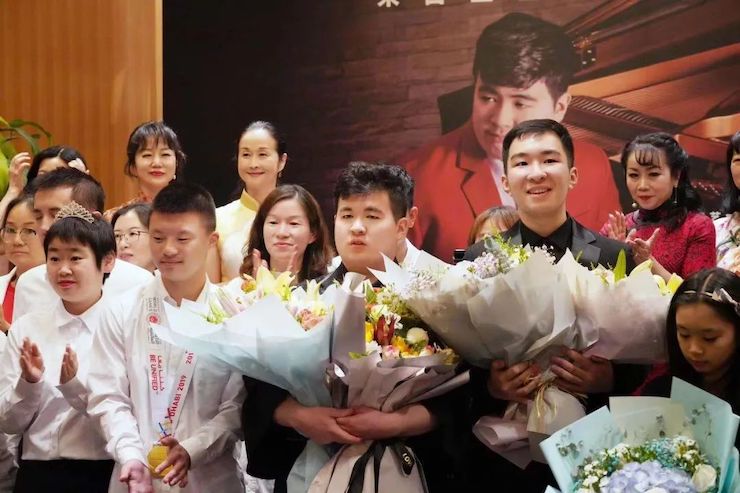 音乐双子星，点亮冬日激情！——庄闲和游戏未来艺术家刘明康爱心公益音乐沙龙