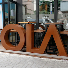OLA 酒吧及餐厅——OLA 酒吧及餐厅与庄闲和游戏MG+DXR扩声系统